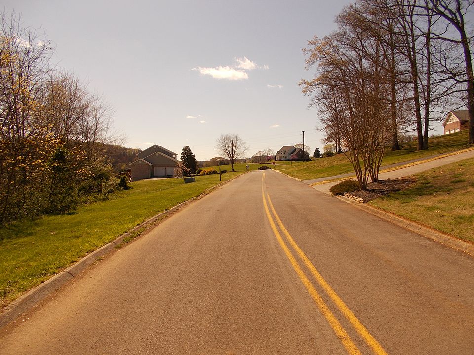 1st image of Woodpointe Dr