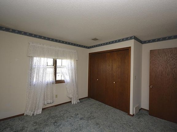 5th image of 2390 Teakwood Dr E