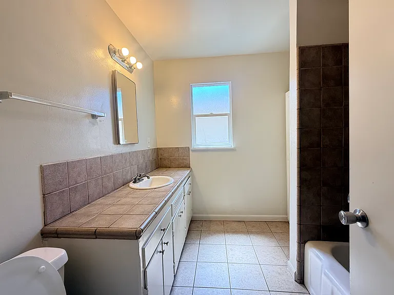 223 E Robinson Ave — Photo 20