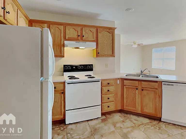 1120 S Clifton Ave — Photo 8