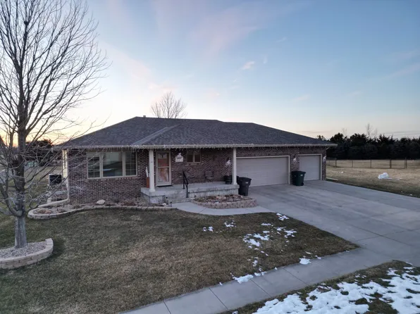 1613 Westbrook Dr, Juniata, NE 68955