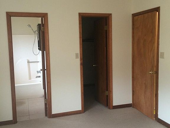 3rd image of 910 Holsberry Pl