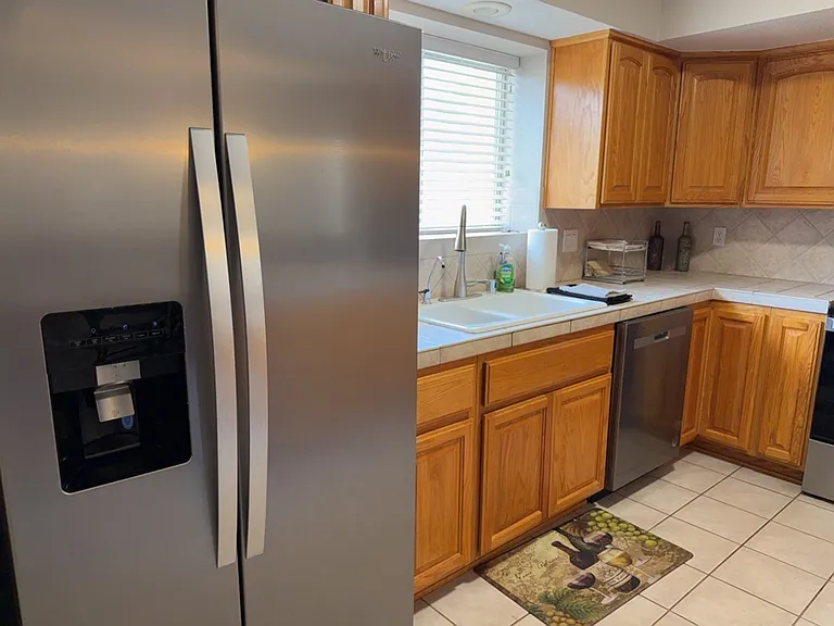 1910 Cabana Dr — Photo 10