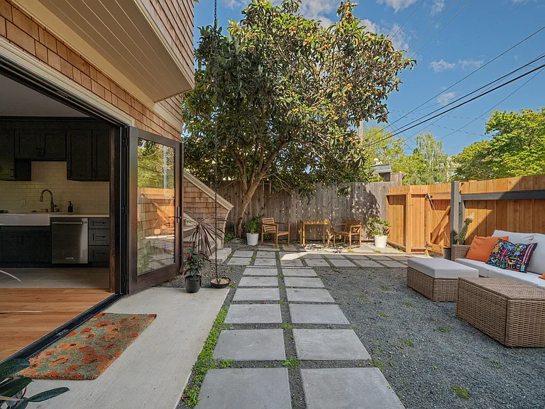 1822 Stuart St — Photo 14