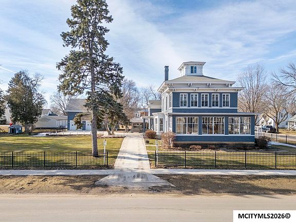 4th image of 628 Walnut St