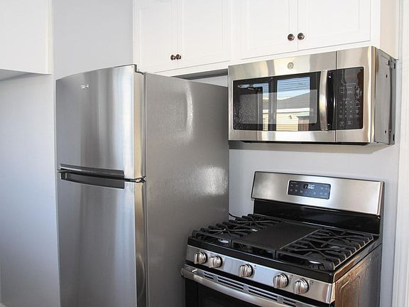 5th image of 4434 Lincoln Ave