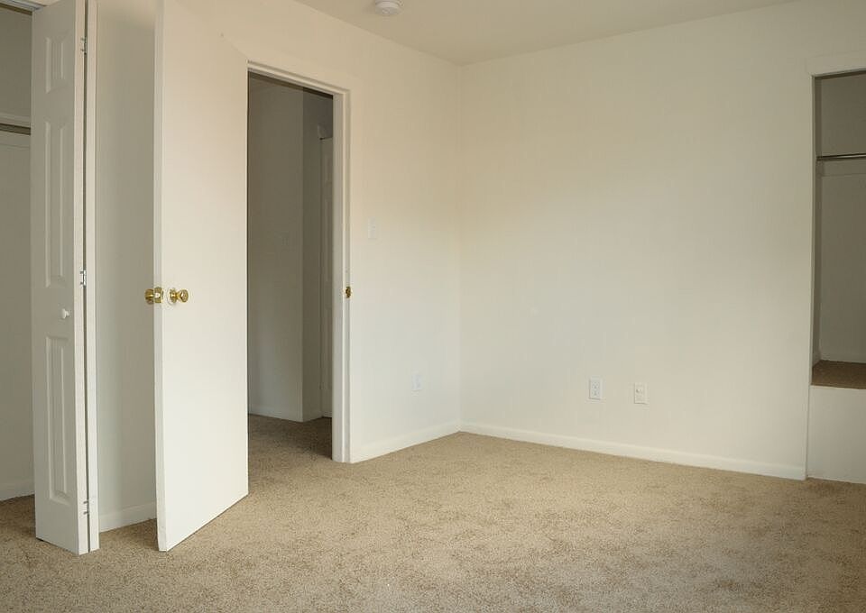 1st image of 1025 W Spencer St APT D