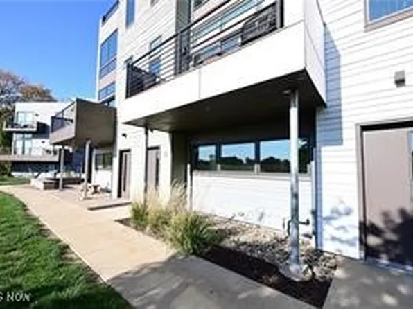 18875 Riversouth Ter Unit 35, Fairview Park, OH 44126