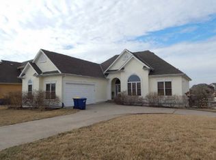 812 Cherry Ln, Smithville, MO 64089