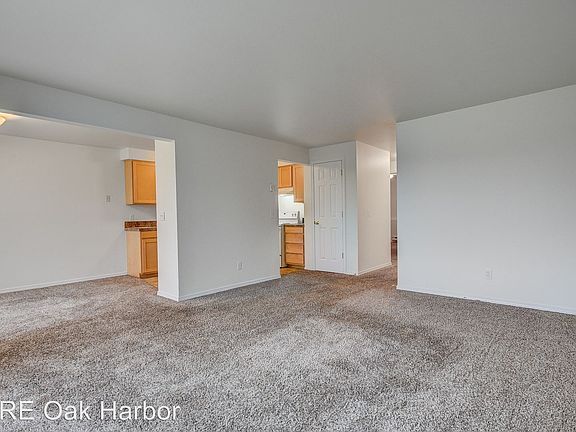 3rd image of 304 N Main St APT 04