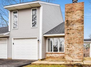 1947 Charles Ln, Aurora, IL 60505