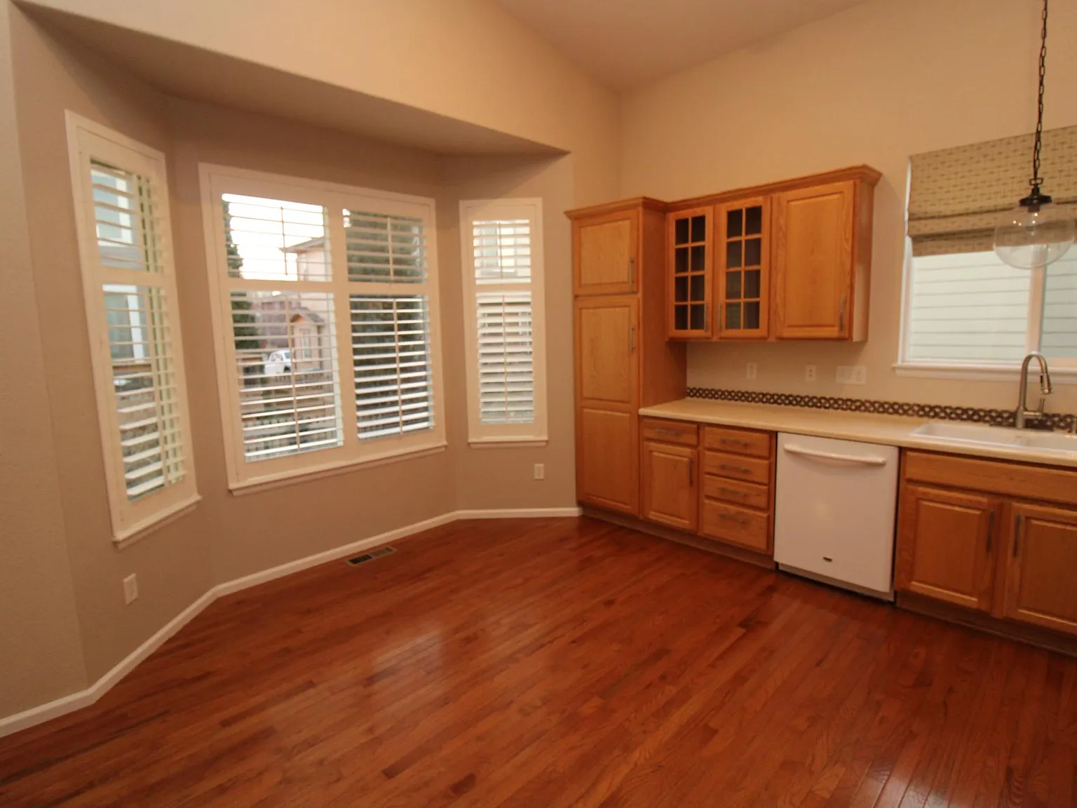 3 bed, 2170 sqft, $3,350 — Photo 3