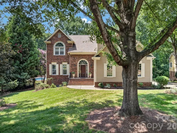 10552 Providence Arbours Dr, Charlotte, NC 28270