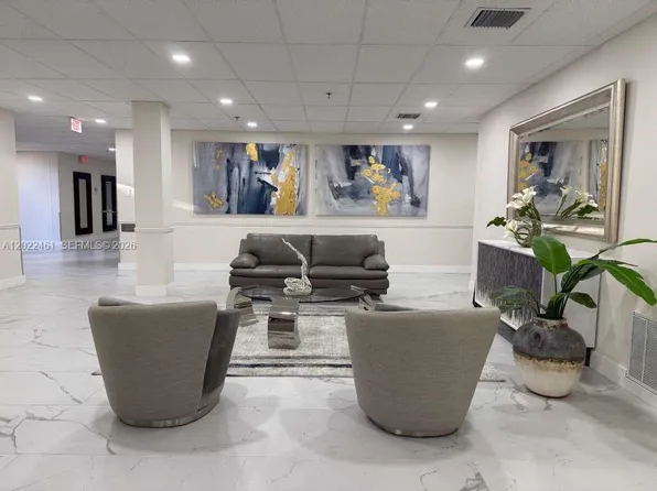 900 NE 195th St APT 618, Miami, FL 33179