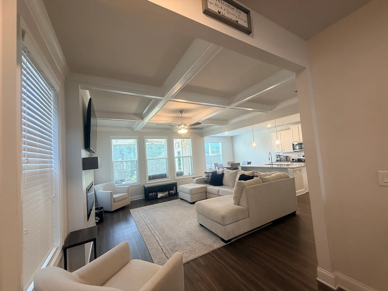 4 bed, 2717 sqft, $2,400 — Photo 3