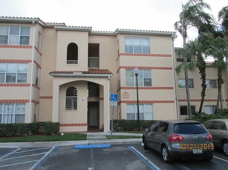 1st image of 3390 Pinewalk Dr N APT 1035