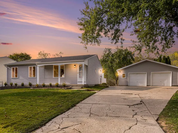 1640 Faith Dr, Lowell, MI 49331