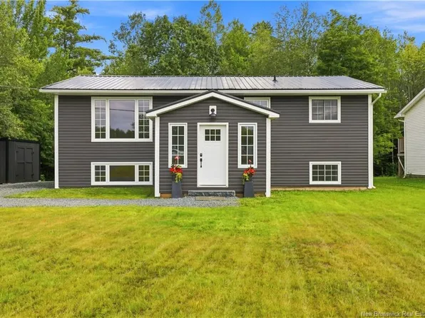 156 Wilsey Rd, Fredericton Junction, NB E5L 1W9