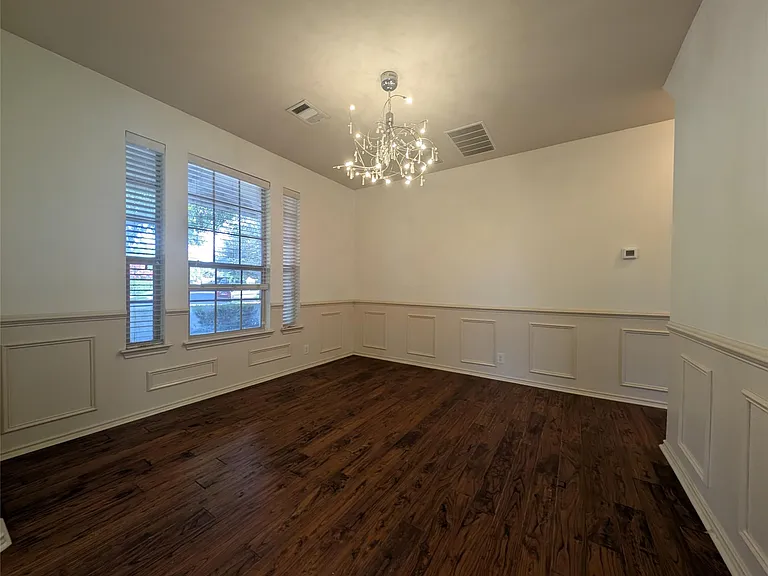 1602 Westmeadow Trl — Photo 14