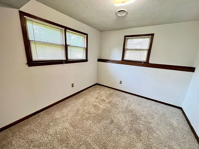 1305 Overlook Dr — Photo 23