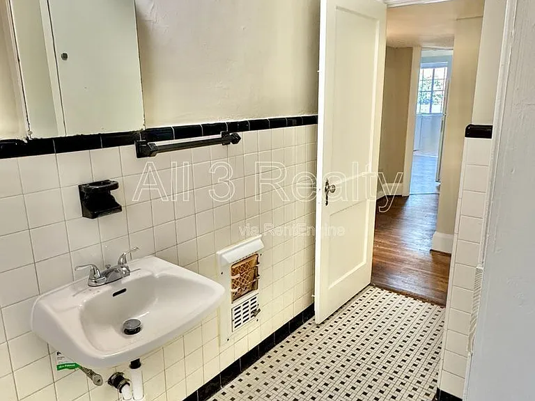 440 E Fairview Ave — Photo 23