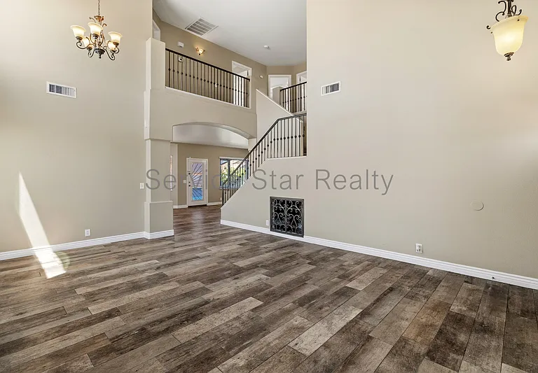 2104 E Behrend Dr — Photo 5