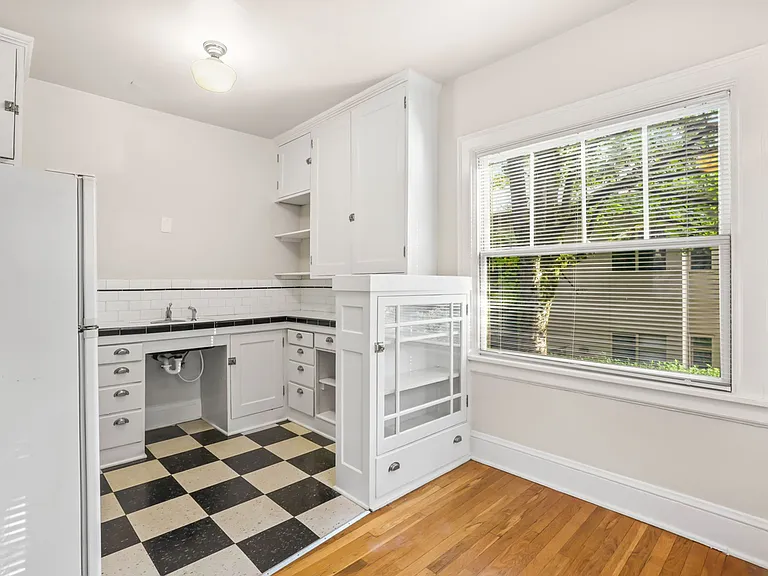 Forest and Garden Apartments — Photo 16