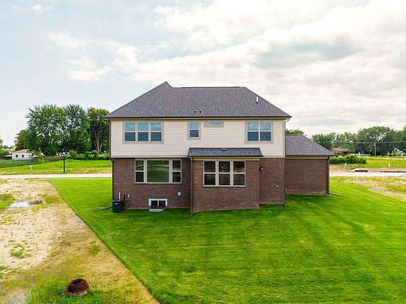 5th image of 55641 Laurel Oaks Ln