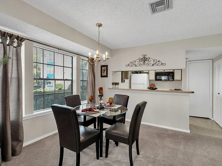 Seasons Apartments — Photo 11