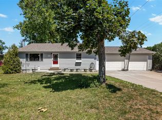 750 Freeseway Dr, Robins, IA 52328