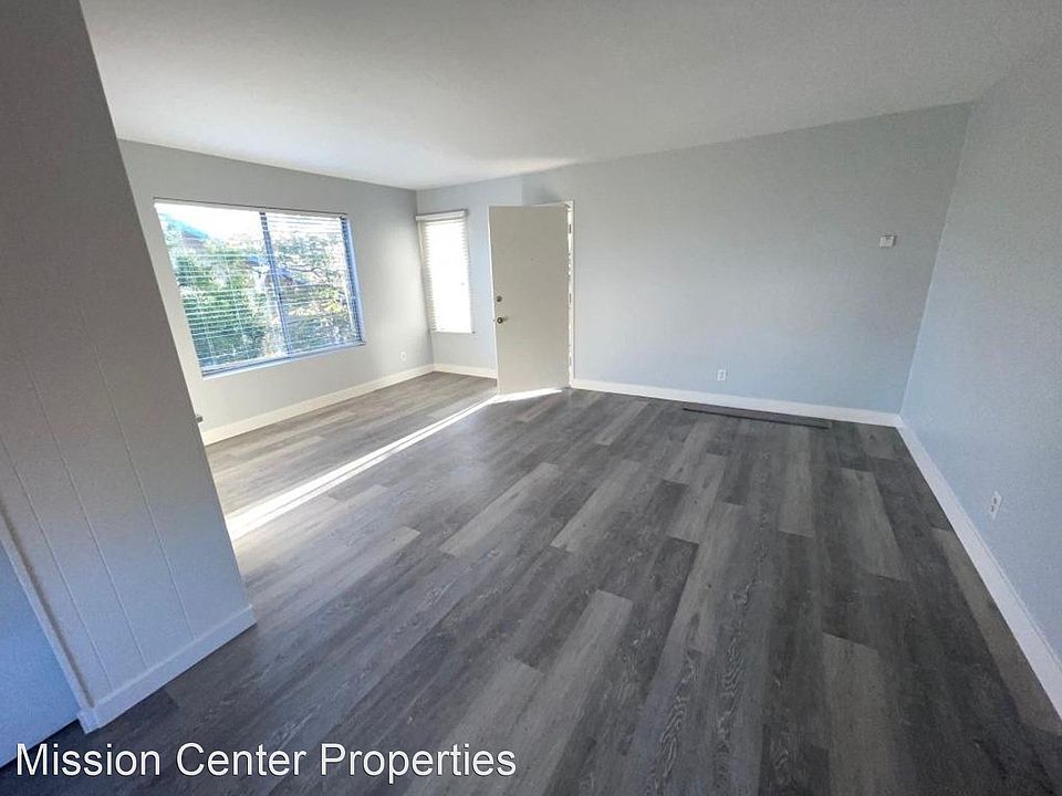 2nd image of 4847 Kansas St APT 2