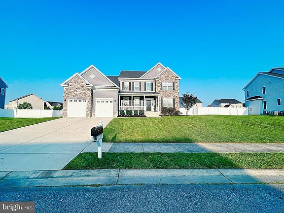 3rd image of 1005 Maiden Grass Dr