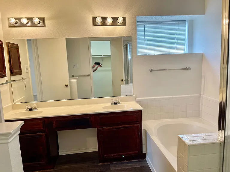 5202 Sherburne Dr — Photo 15