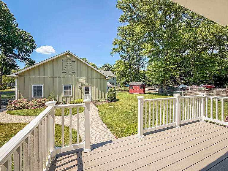 1237 Pine Grove Rd — Photo 34