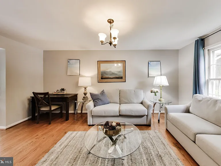 10075 Maple Leaf Dr — Photo 3