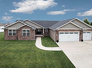 1106 Lakeview Dr, Breese, IL