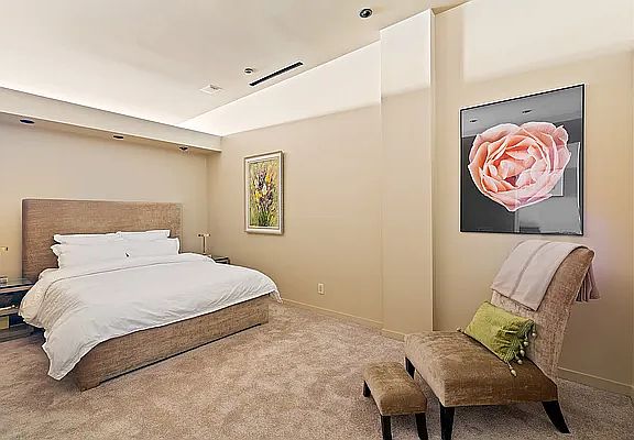 3rd image of 21 E 22nd St APT 9D
