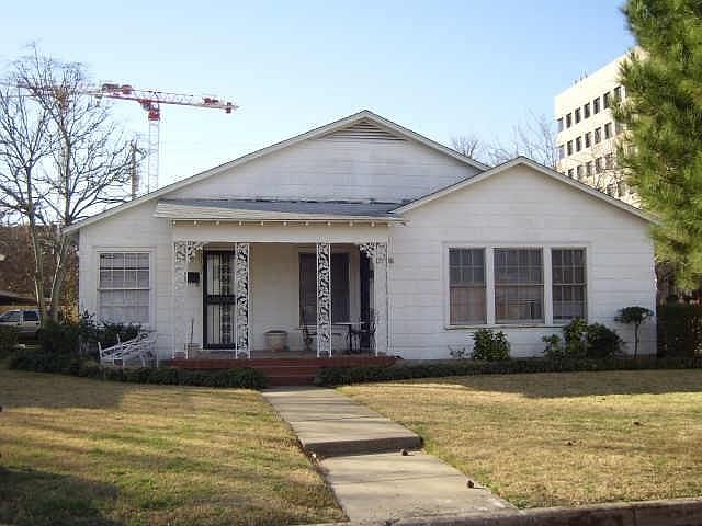 1st image of 3135 W 4th St
