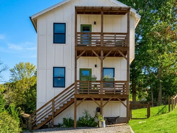 620 Salem Heights Ln, Swannanoa, NC 28778