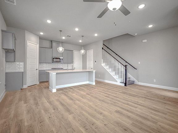 4th image of 299 Colusa Dr