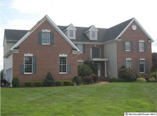 10 Garden Terrace Ct, Monroe, NJ 08831