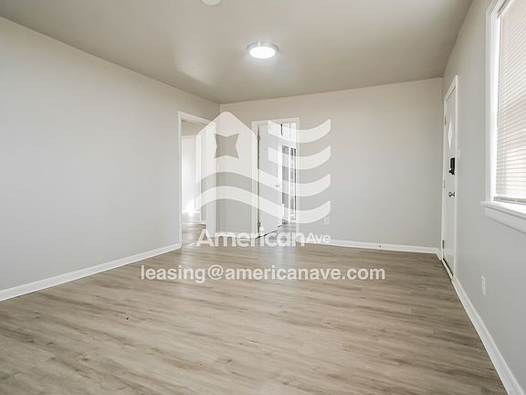 1560296_002_living_room_14397557.jpg