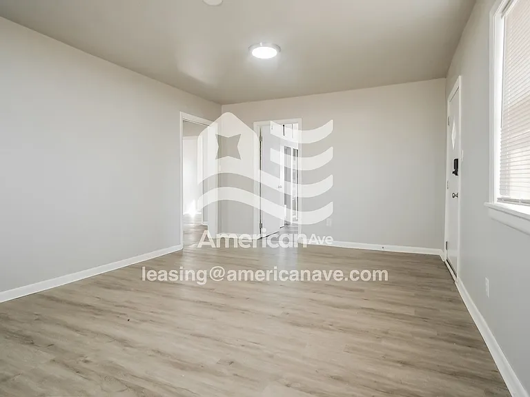 1560296_002_living_room_14397557.jpg