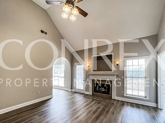 3rd image of 568 Waterford Ln