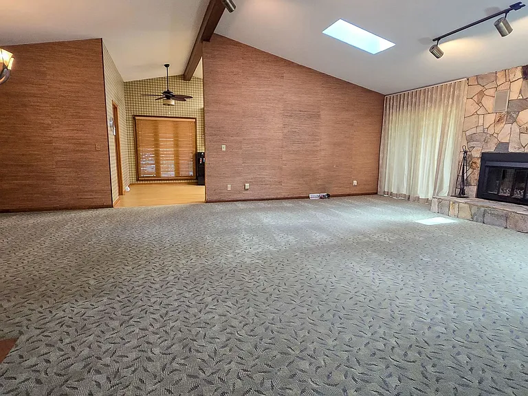 632 Browning Pl — Photo 3