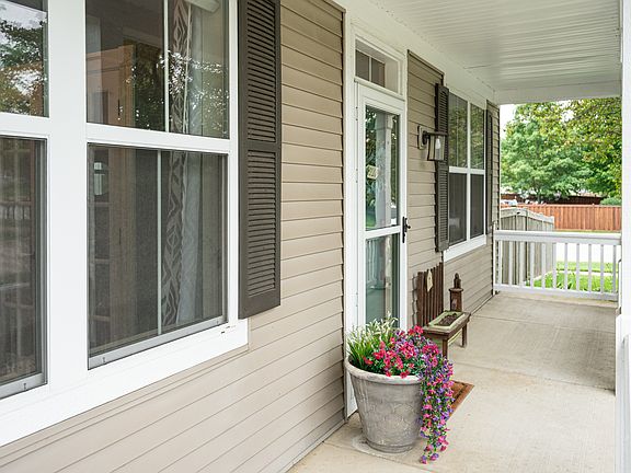 4th image of 2700 Salt Creek Ct