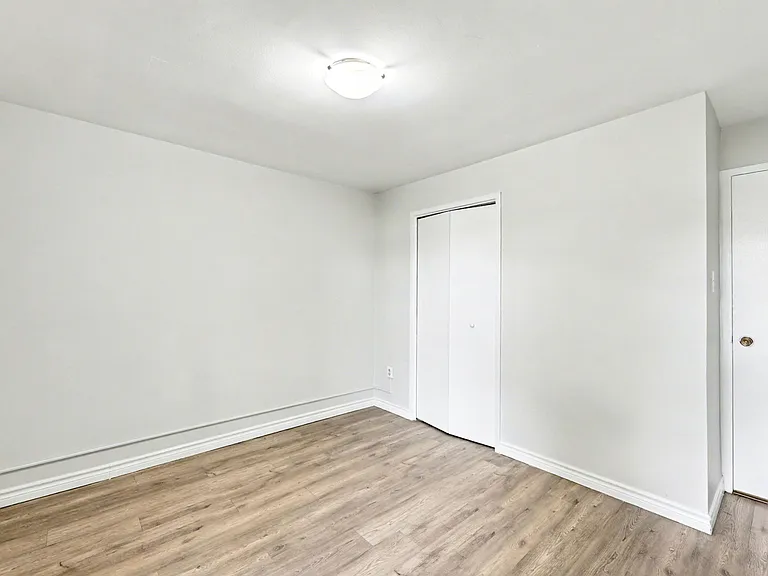 645 Village Green Ave — Photo 18