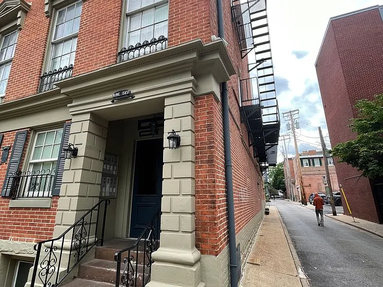 9 E Read St — Photo 28
