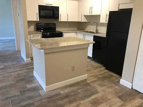 364 Northpointe Ct #206 Photo 1