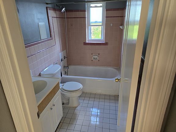 3rd image of 5025 Relleum Ave APT 4